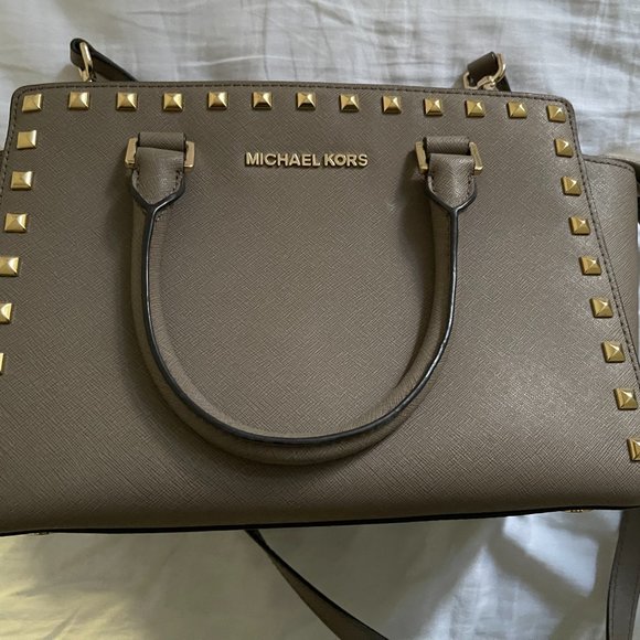 Michael Kors Handbags - Micheal Kors crossbody bag